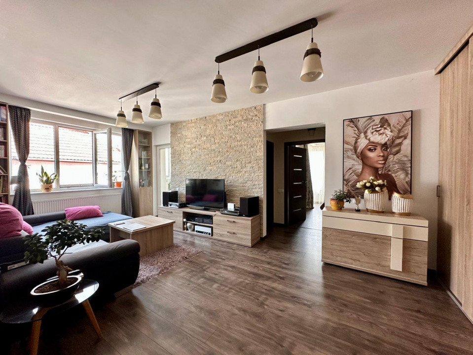 3 camere ,decomandat, 79 mp,  terasa, zona  Andrei Muresanu