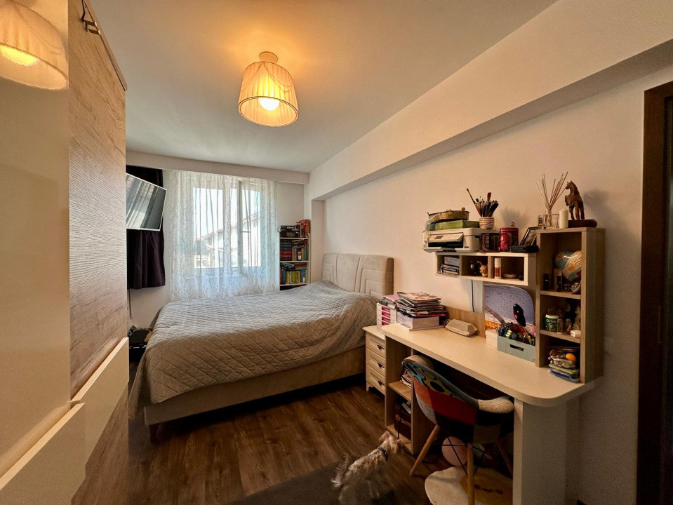 3 camere ,decomandat, 79 mp,  terasa, zona  Andrei Muresanu