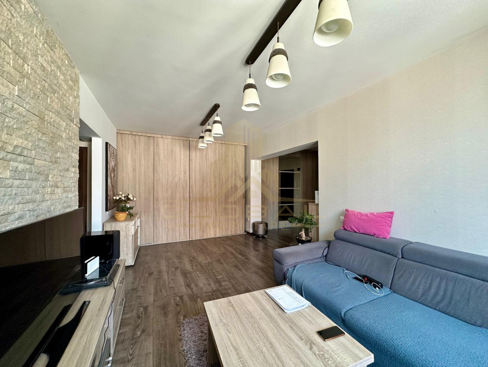 3 camere ,decomandat, 79 mp,  terasa, zona  Andrei Muresanu