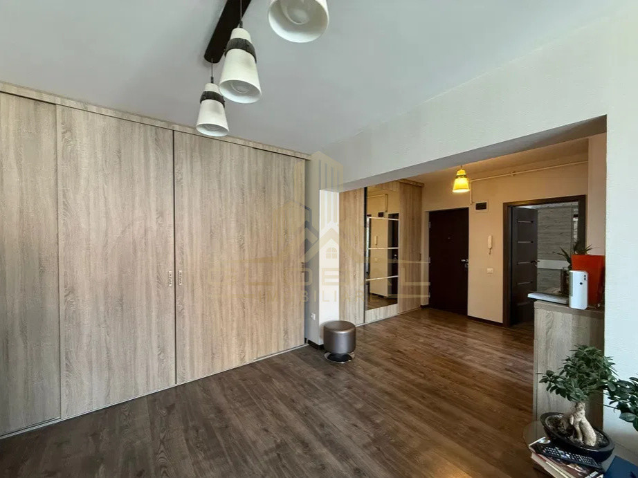 3 camere ,decomandat, 79 mp,  terasa, zona  Andrei Muresanu