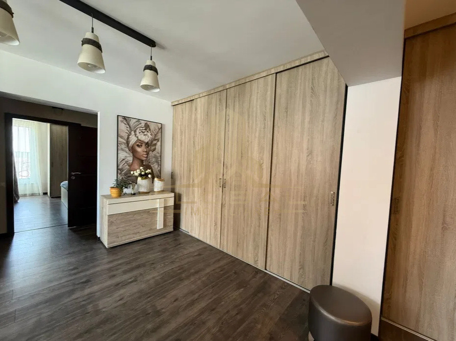 3 camere ,decomandat, 79 mp,  terasa, zona  Andrei Muresanu