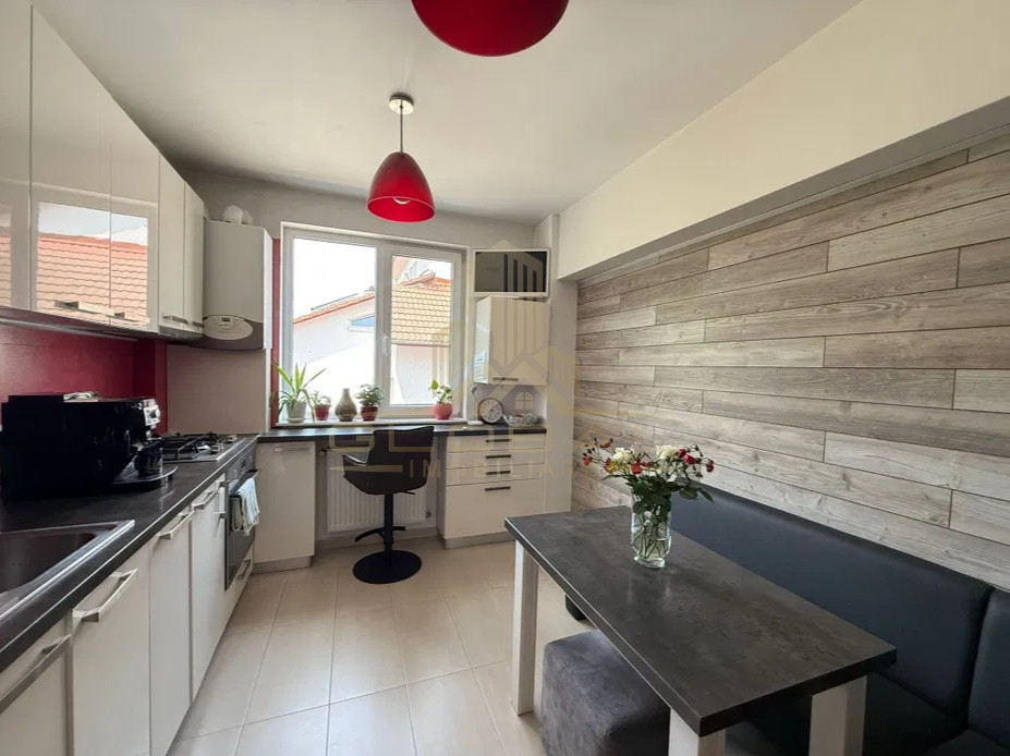 3 camere ,decomandat, 79 mp,  terasa, zona  Andrei Muresanu