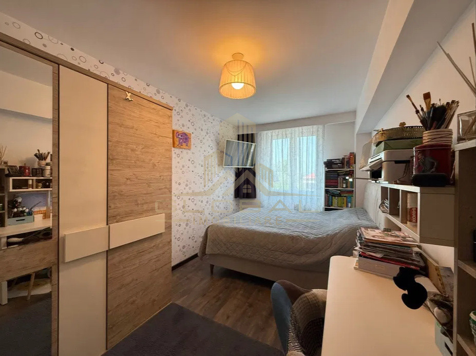 3 camere ,decomandat, 79 mp,  terasa, zona  Andrei Muresanu