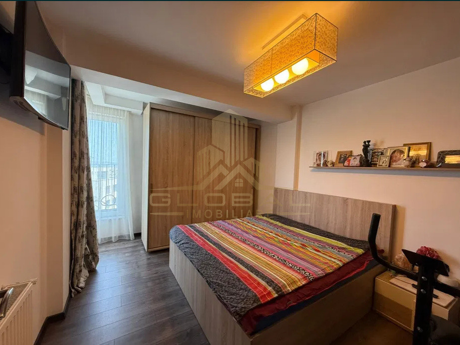 3 camere ,decomandat, 79 mp,  terasa, zona  Andrei Muresanu