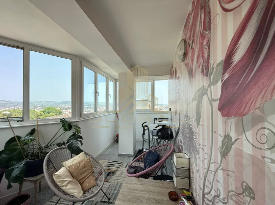 3 camere ,decomandat, 79 mp,  terasa, zona  Andrei Muresanu