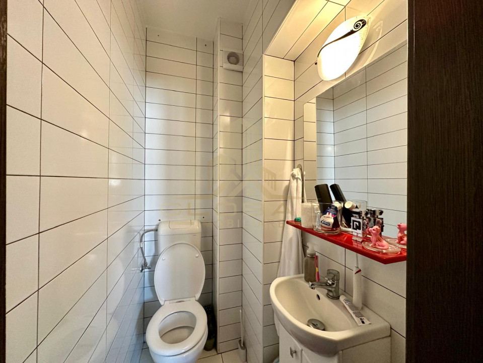 3 camere ,decomandat, 79 mp,  terasa, zona  Andrei Muresanu