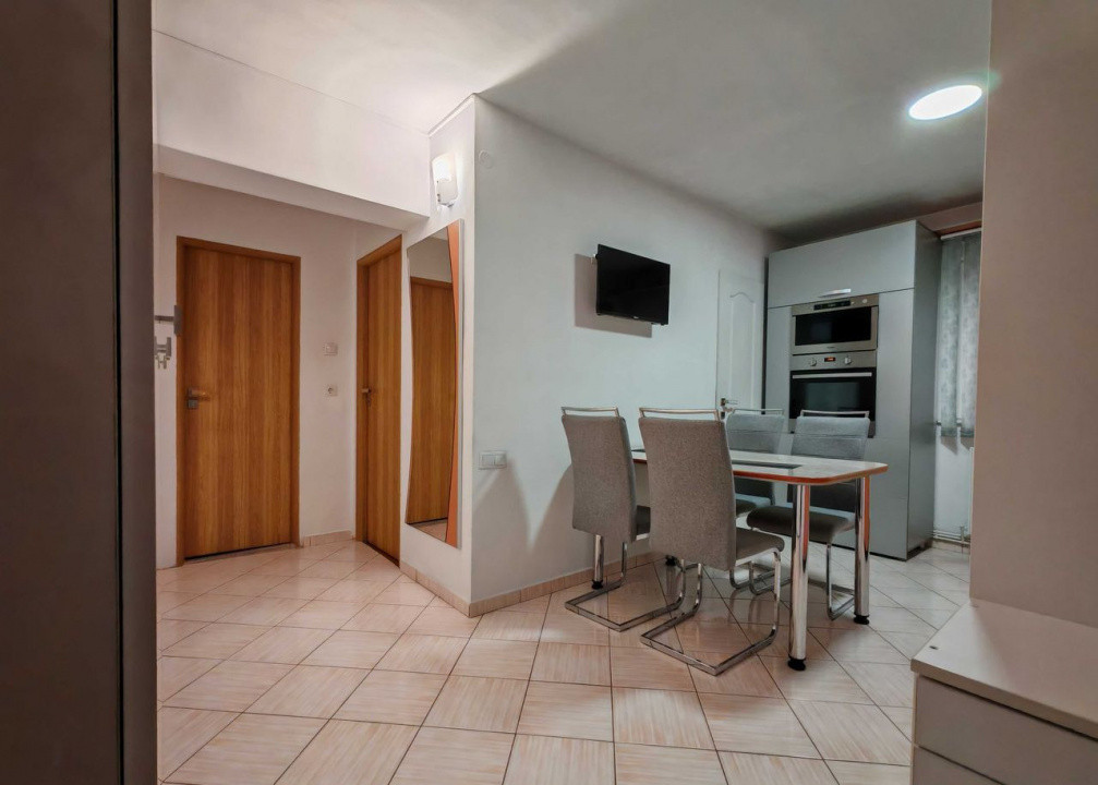2 camere ,decomandat, 56 mp,  balcon, zona Marasti