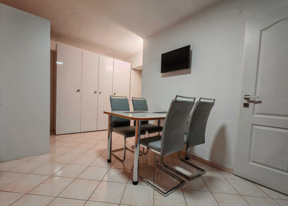 2 camere ,decomandat, 56 mp,  balcon, zona Marasti