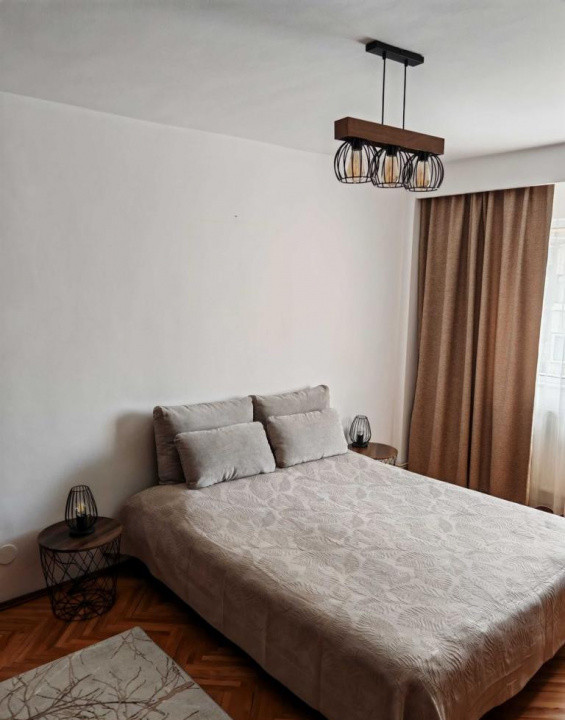 2 camere ,decomandat, 56 mp,  balcon, zona Marasti