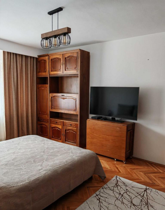 2 camere ,decomandat, 56 mp,  balcon, zona Marasti