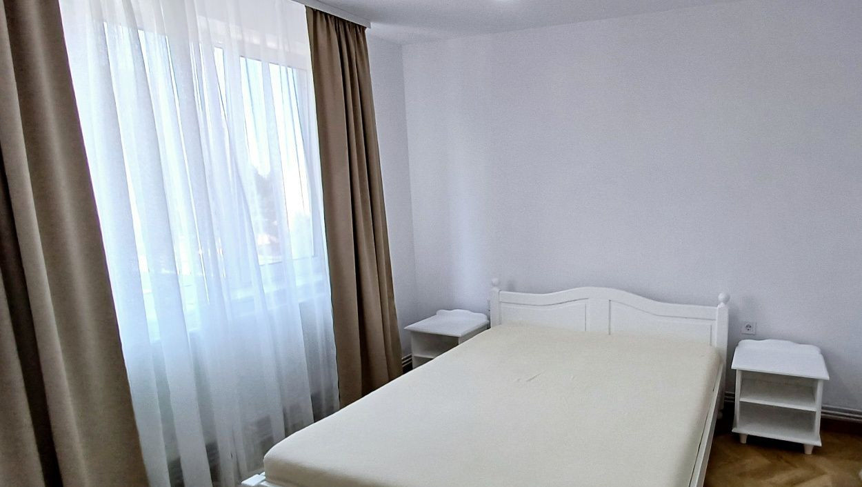 2 camere ,decomandat, 46 mp,  terasa, zona Piata Hermes, Gheorgheni