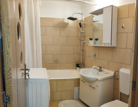 2 camere , decomandat, 43 mp,  balcon, zona str.Aleea Borsec, Gheorgheni