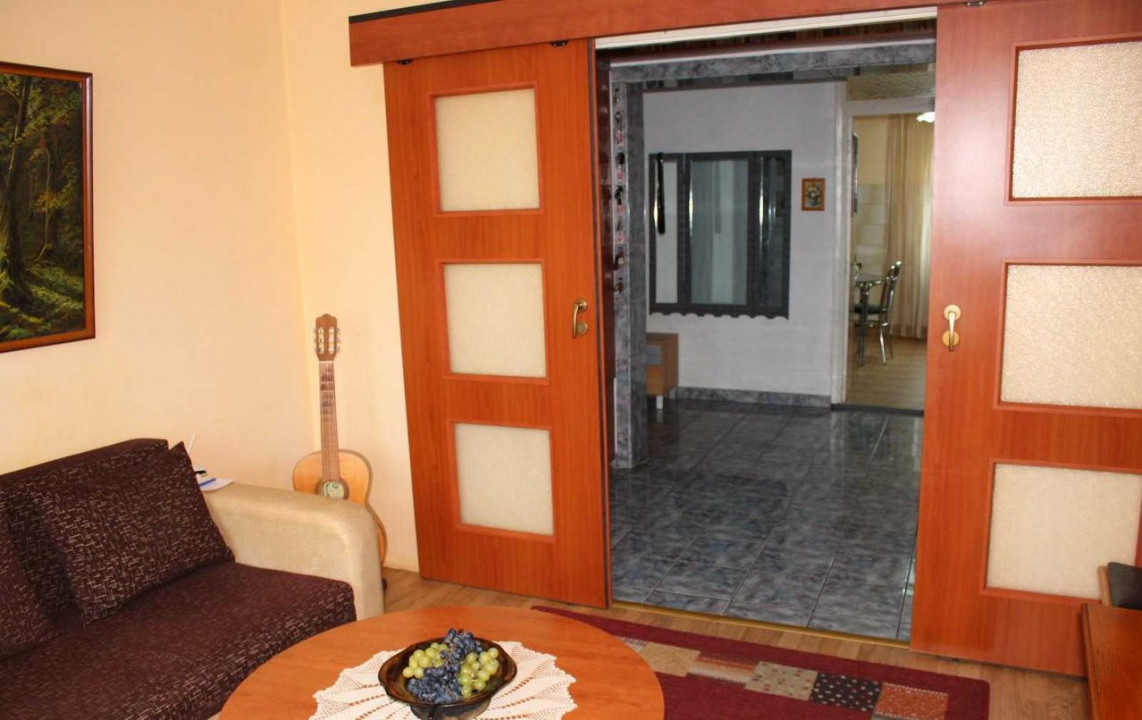 4 camere ,decomandat, 94 mp,  2 balcoane, 2 bai, zona str.Bucuresti, Marasti