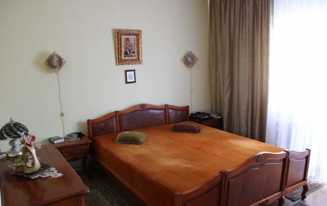 4 camere ,decomandat, 94 mp,  2 balcoane, 2 bai, zona str.Bucuresti, Marasti
