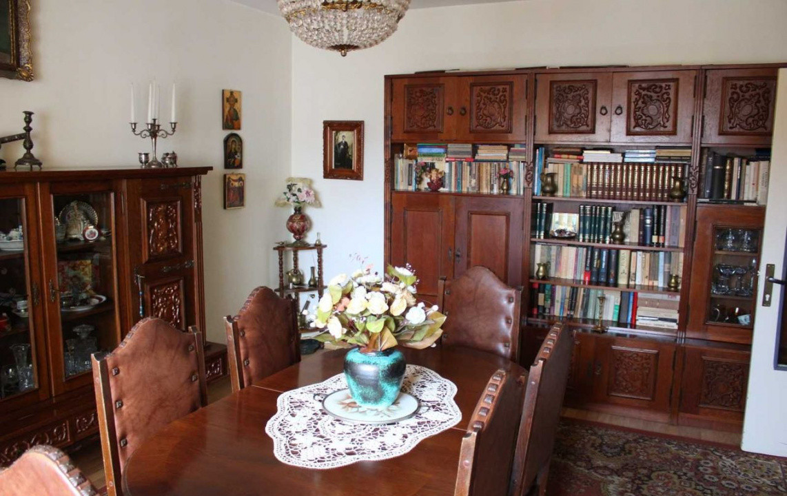 4 camere ,decomandat, 94 mp,  2 balcoane, 2 bai, zona str.Bucuresti, Marasti