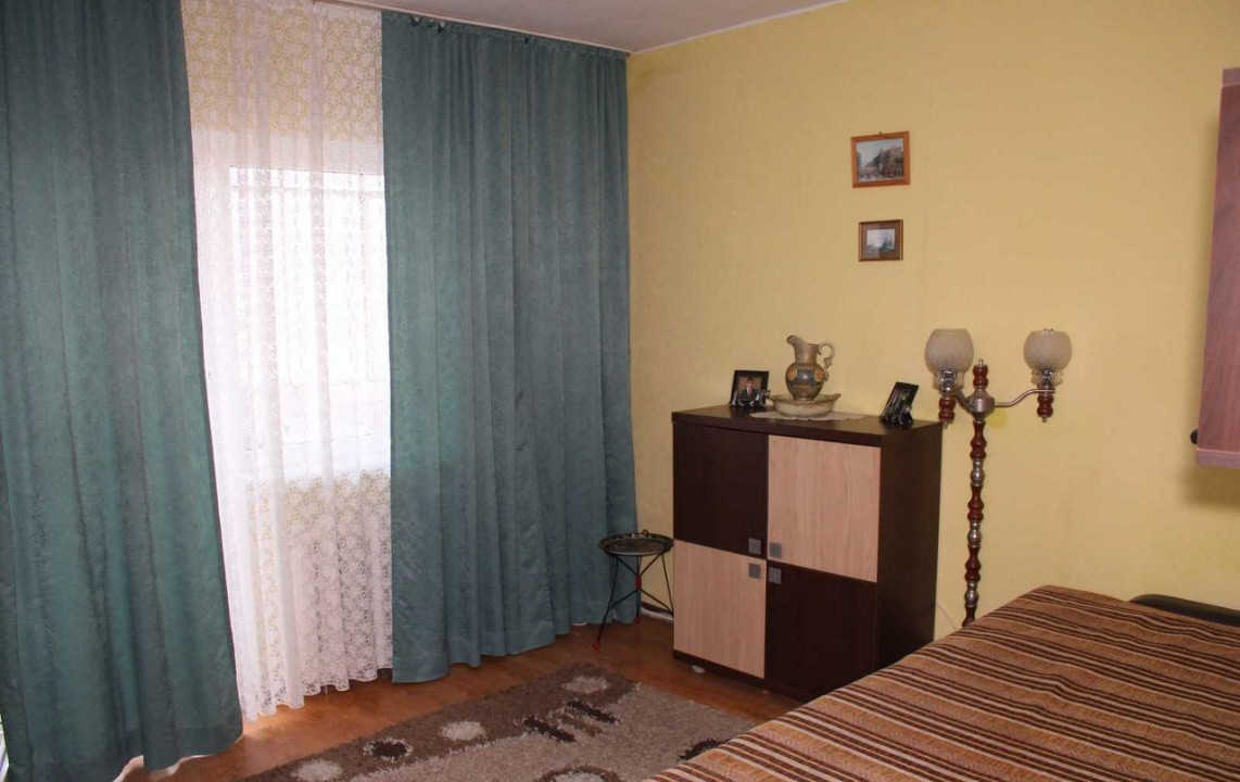 4 camere ,decomandat, 94 mp,  2 balcoane, 2 bai, zona str.Bucuresti, Marasti
