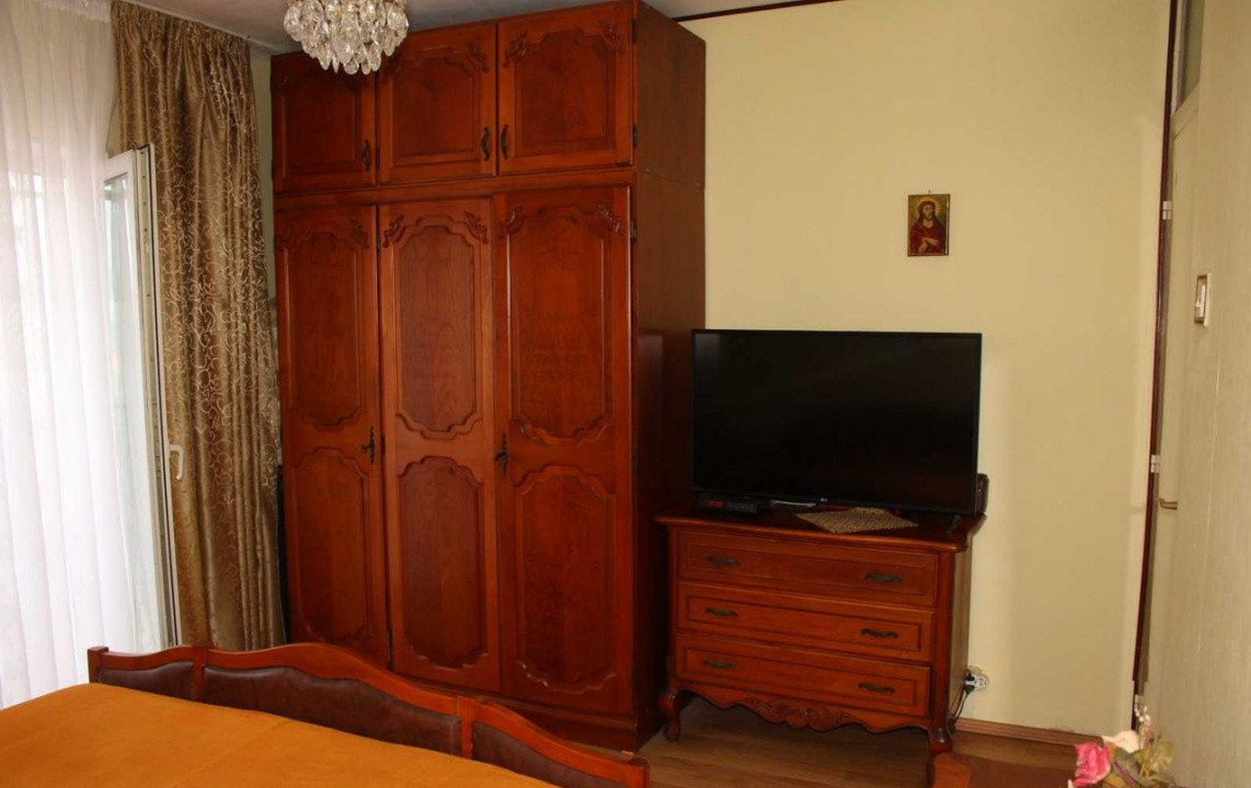 4 camere ,decomandat, 94 mp,  2 balcoane, 2 bai, zona str.Bucuresti, Marasti