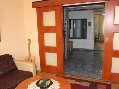 4 camere ,decomandat, 94 mp,  2 balcoane, 2 bai, zona str.Bucuresti, Marasti