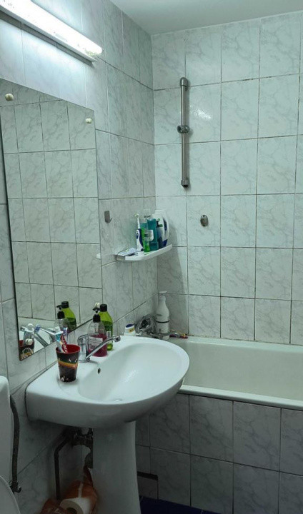 3 camere ,decomandat, 71 mp,  2 balcoane, zona str.Lacul Rosu, Marasti