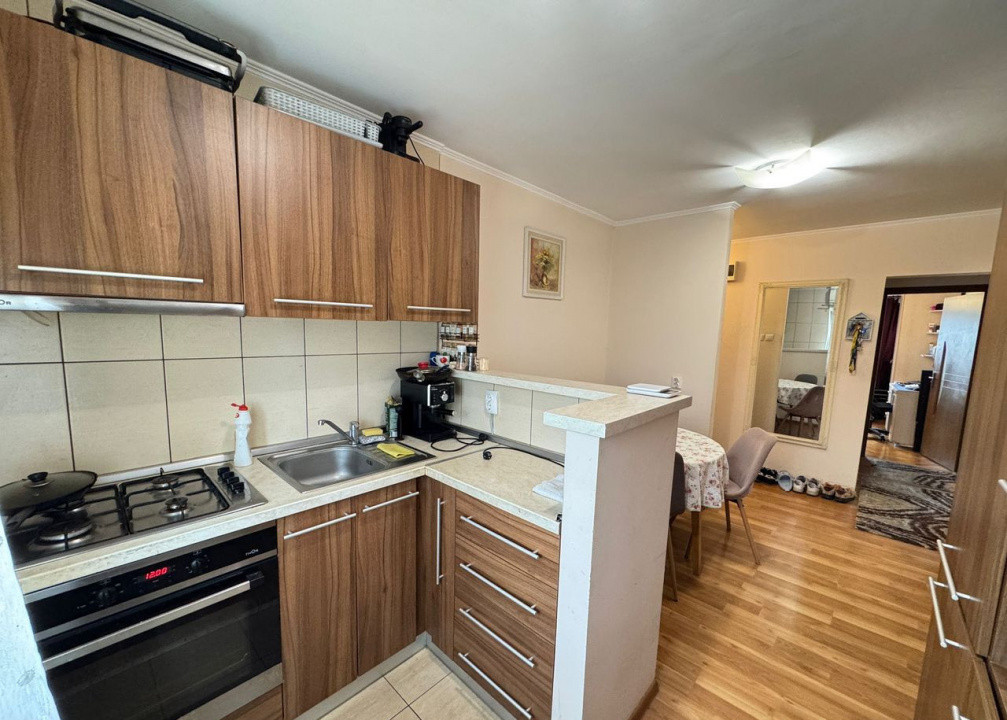 3 camere ,decomandat, 65 mp, balcon, zona str. Dambovitei, Marasti