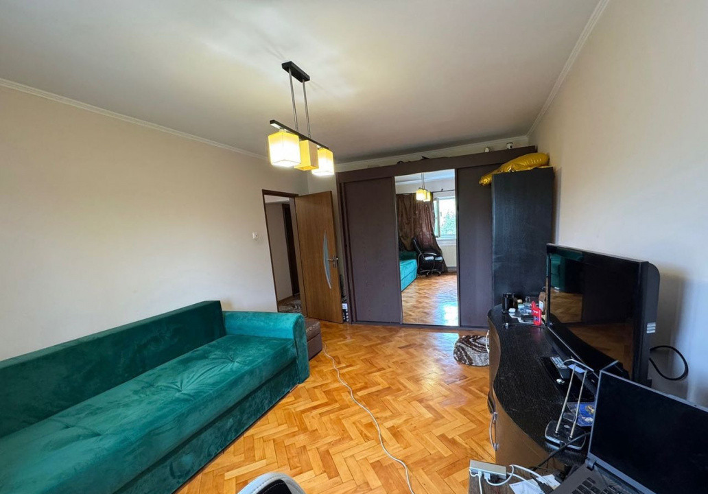 3 camere ,decomandat, 65 mp, balcon, zona str. Dambovitei, Marasti