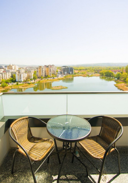 2 camere ,decomandat, 37 mp,  terasa, zona Park lake, Intre Lacuri