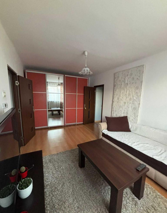 2 camere ,decomandat, 47 mp, zona str.Horea, Gruia