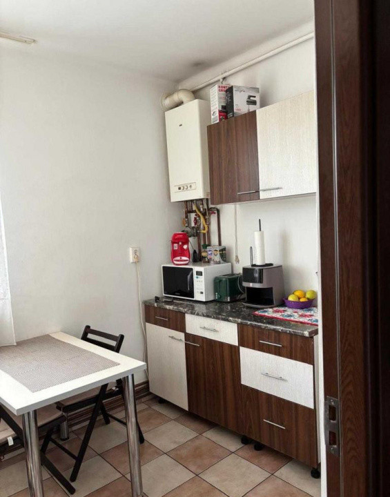 2 camere ,decomandat, 47 mp, zona str.Horea, Gruia