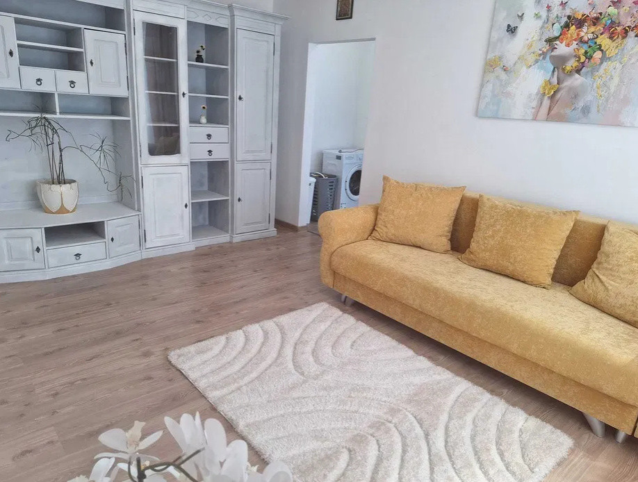 3 camere ,decomandat, 70 mp, zona str. A. V. Voevod, Gheorgheni