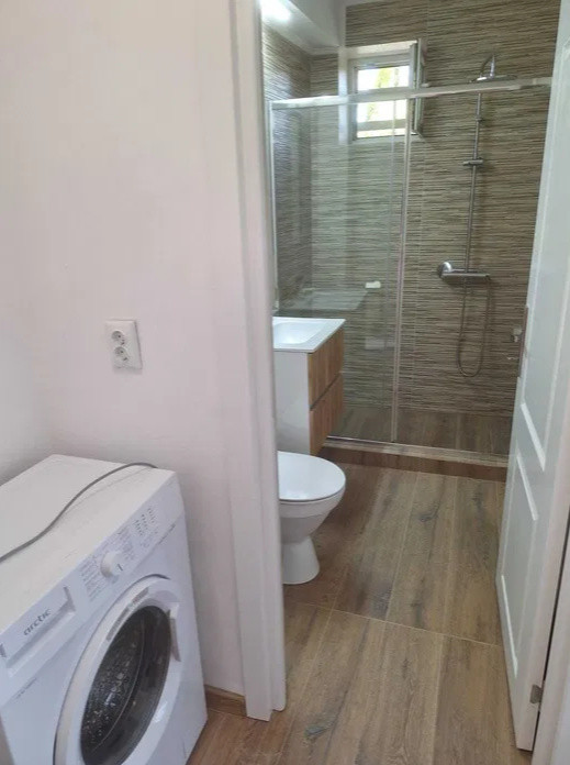 3 camere ,decomandat, 70 mp, zona str. A. V. Voevod, Gheorgheni