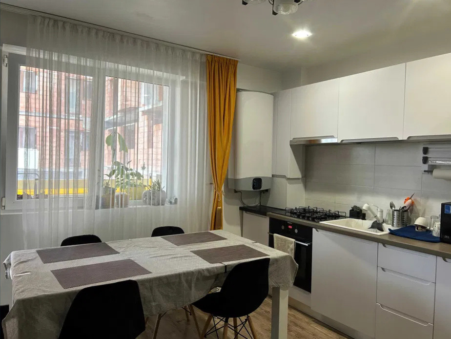 3 camere , 60 mp,  terasa, parcare, zona str. Calea Turzii