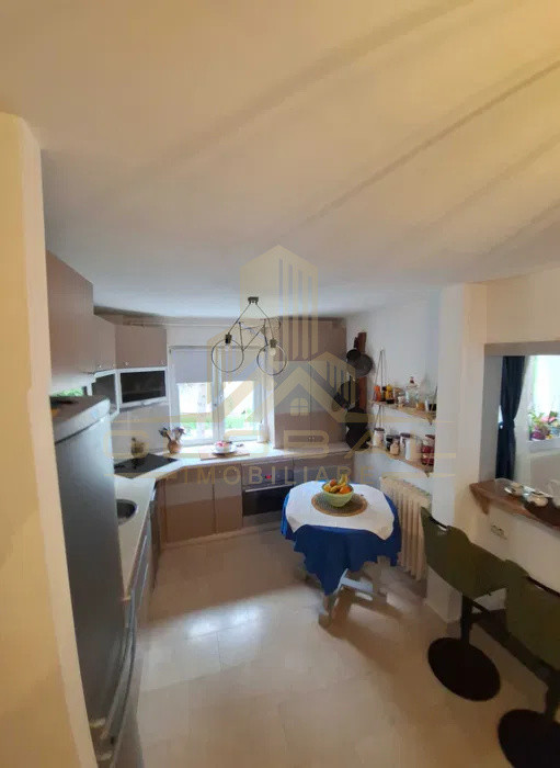 3 camere ,et.2, 67 mp, balcon, zona  1 Decembrie, Grigorescu