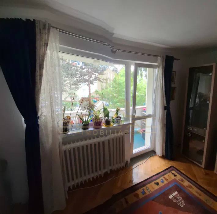 3 camere ,et.2, 67 mp, balcon, zona  1 Decembrie, Grigorescu