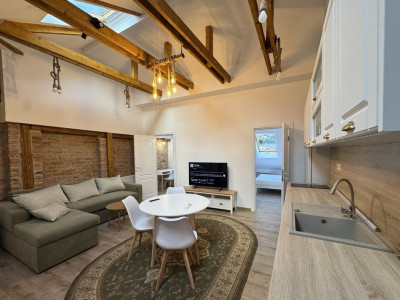 3 camere , 55 mp, zona str.Strada Bisericii Ortodoxe , Centru