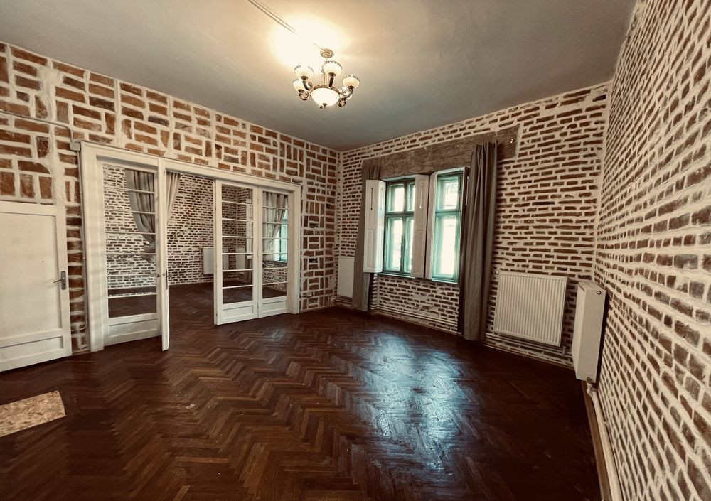 3 camere ,decomandat, 118 mp, curte, parcare, zona str.Gruia, Semicentral