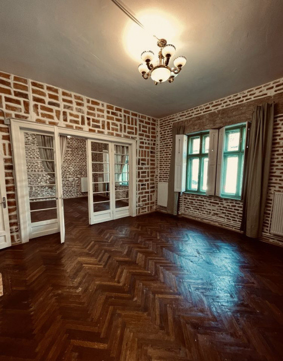 3 camere ,decomandat, 118 mp, curte, parcare, zona str.Gruia, Semicentral