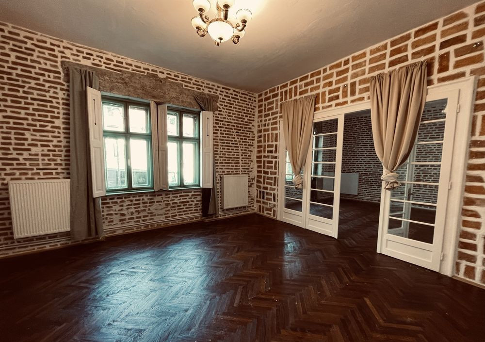 3 camere ,decomandat, 118 mp, curte, parcare, zona str.Gruia, Semicentral