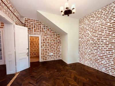 3 camere ,decomandat, 118 mp, curte, parcare, zona str.Gruia, Semicentral