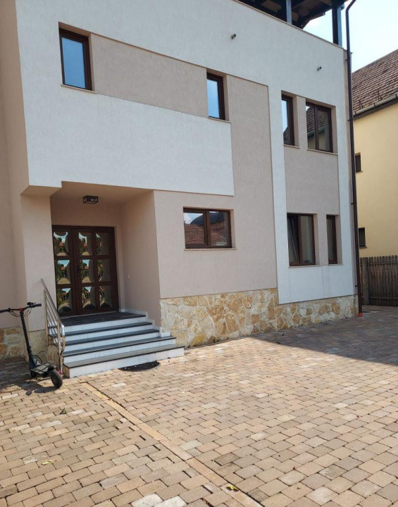 4 camere , 150 mp,  terasa, zona str.Titulescu Gheorgheni