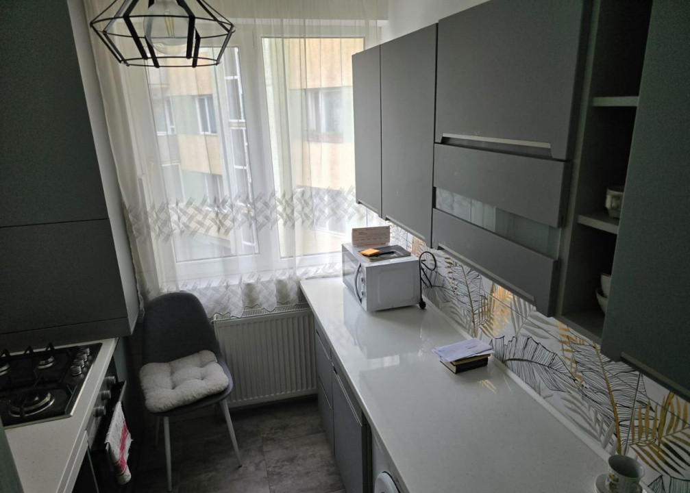 2 camere ,decomandat, 50 mp, zona str.Piata Mihai Viteazu, Centru