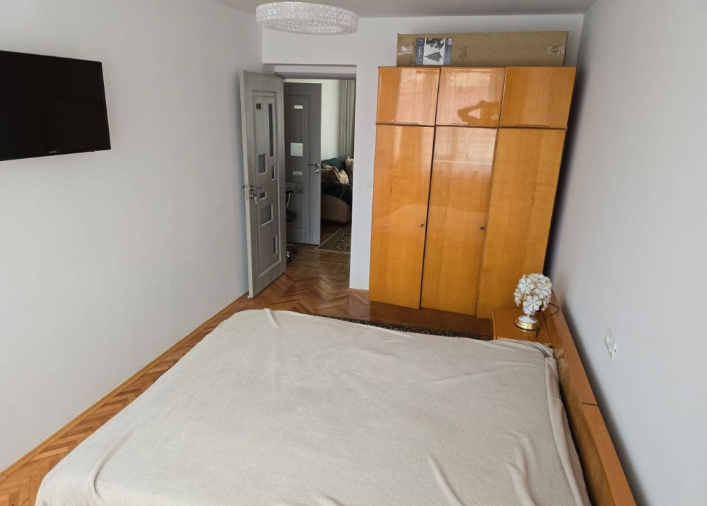 2 camere ,decomandat, 50 mp, zona str.Piata Mihai Viteazu, Centru