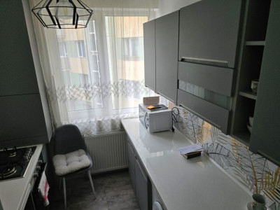 2 camere ,decomandat, 50 mp, zona str.Piata Mihai Viteazu, Centru