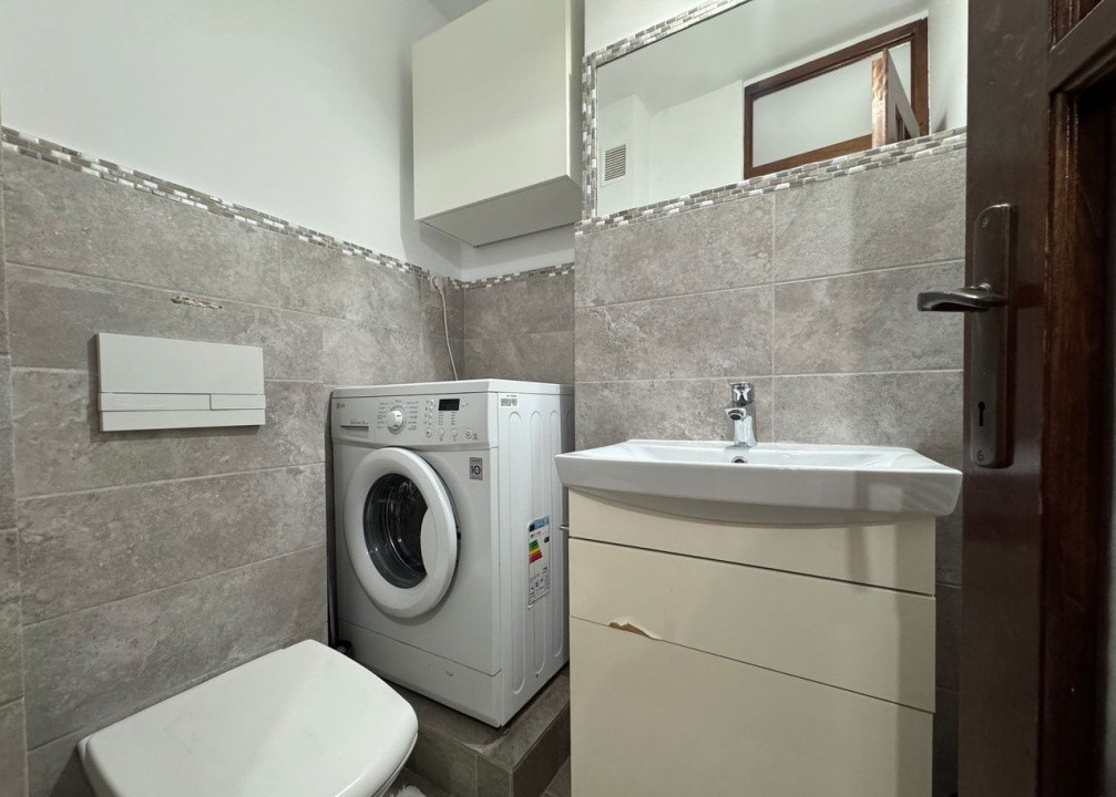 3 camere ,decomandat, 70 mp,  terasa, zona Bulevardul 1 decembrie, Grigorescu