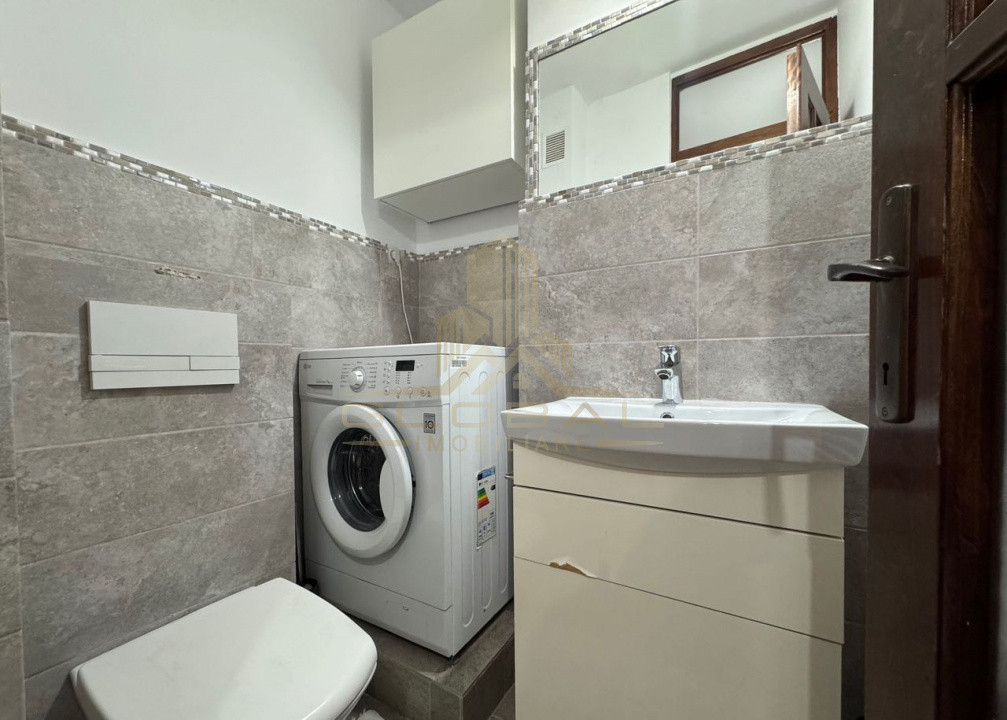 3 camere ,decomandat, 70 mp,  terasa, zona Bulevardul 1 decembrie, Grigorescu