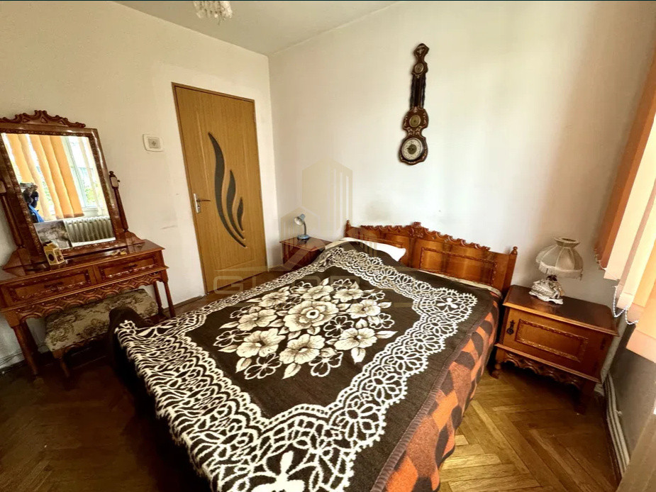 3 camere ,decomandat, 64 mp,  balcon, zona Grigorescu