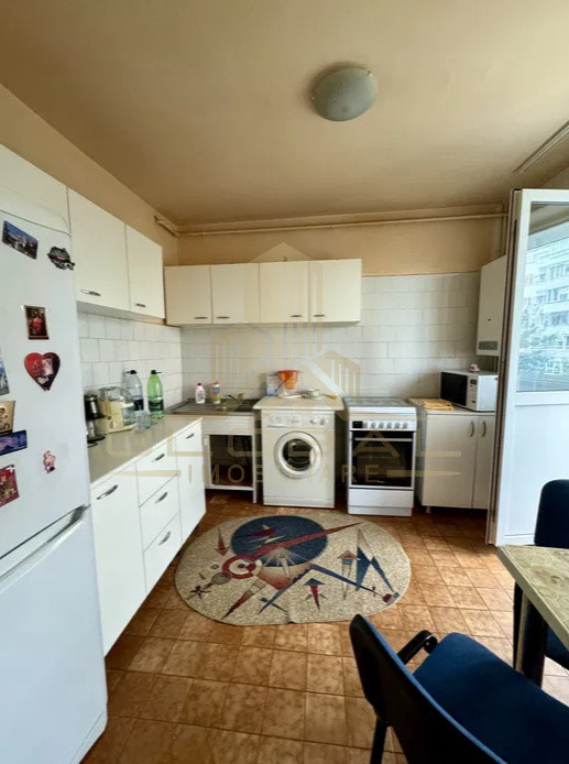 3 camere ,decomandat, 64 mp,  balcon, zona Grigorescu