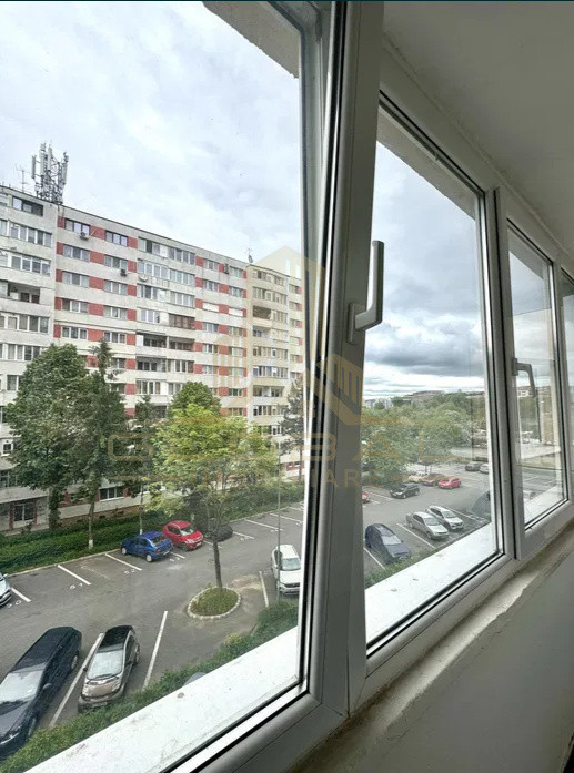 3 camere ,decomandat, 64 mp,  balcon, zona Grigorescu