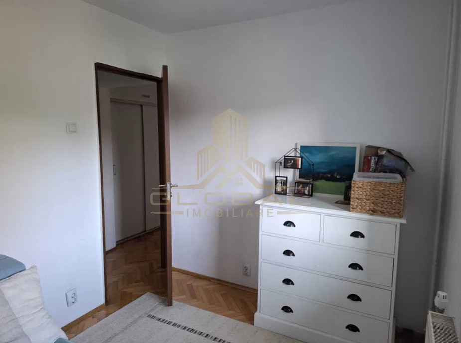 4 camere ,decomandat, 77 mp,  2 bai, 2 balcoane, zona str.Viilor, Zorilor