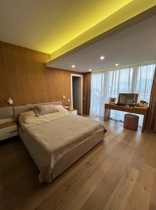 5 camere,  210 mp,  terasa 260 mp, 2 parcari, zona str. Buna Ziua, Buna-Ziua