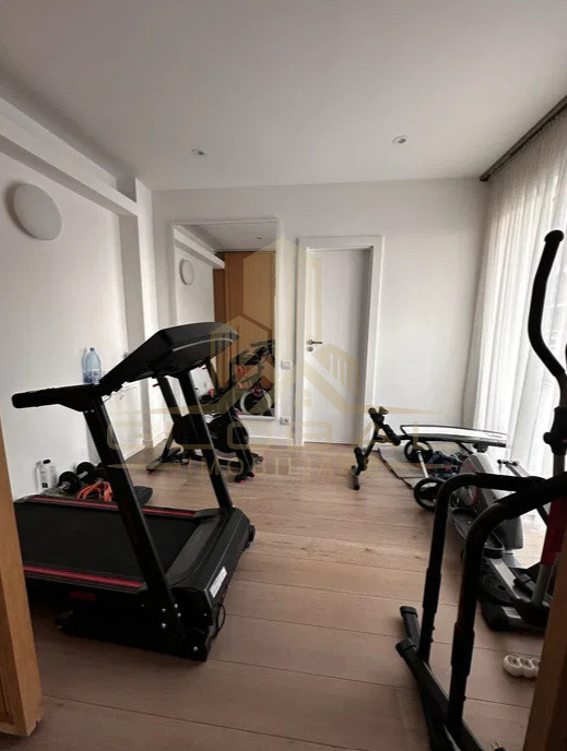 5 camere,  210 mp,  terasa 260 mp, 2 parcari, zona str. Buna Ziua, Buna-Ziua